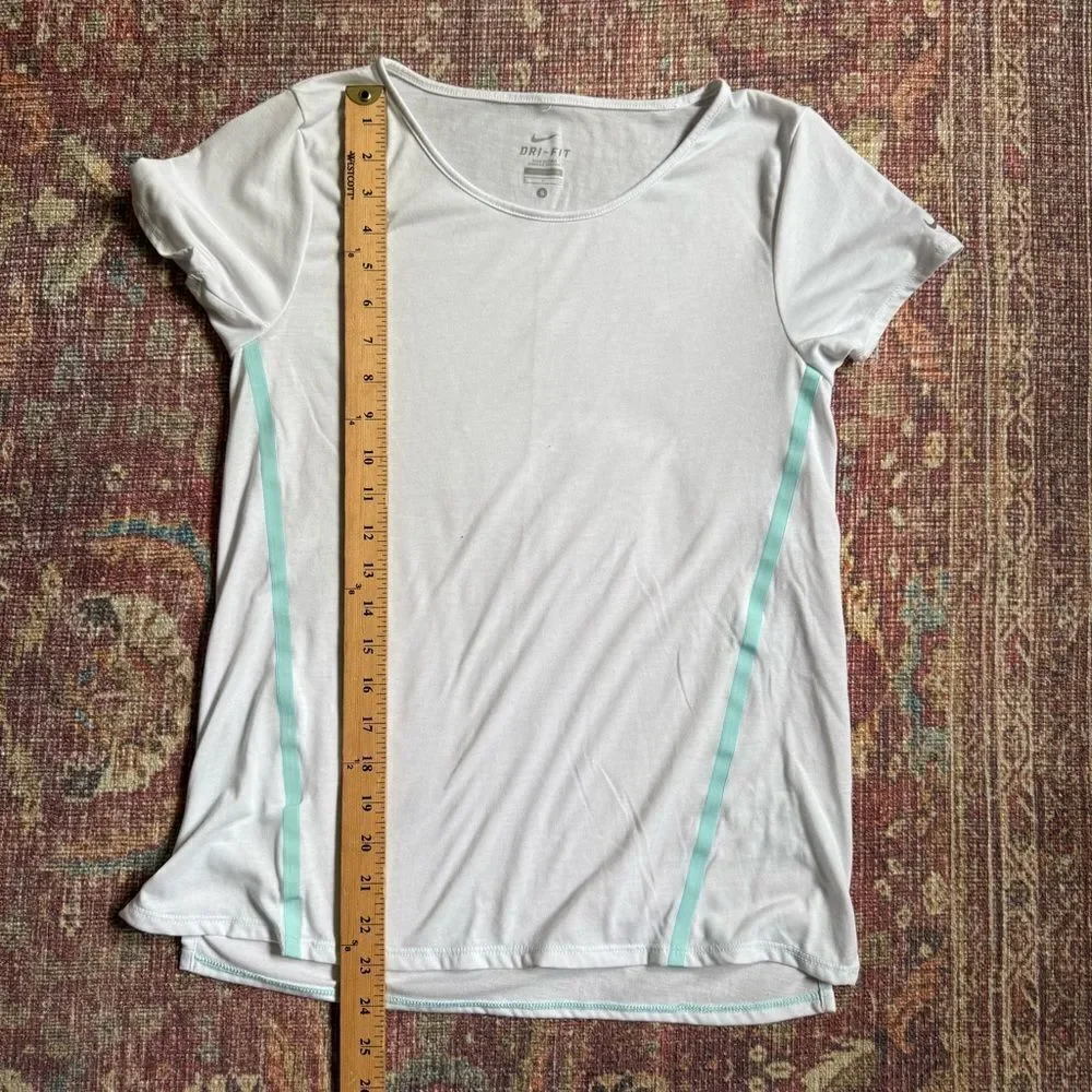 Nike Dri-FIT Women’s Small White and Light Blue Shirt pockets and reflective